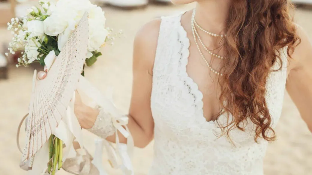 Summer wedding essentials for your guests.